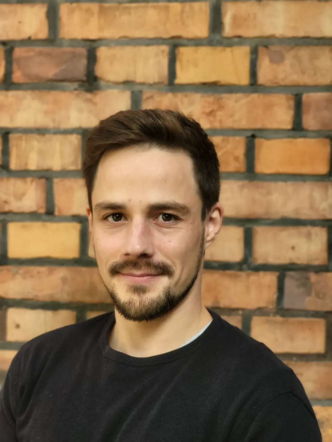 Karlo Janke – Professioneller Cyr Wheel & Aerial Artist Portrait